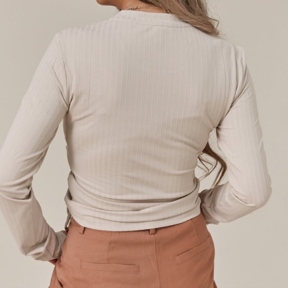 Cream tan long sleeve crop blouse top - Picture 3 of 4
